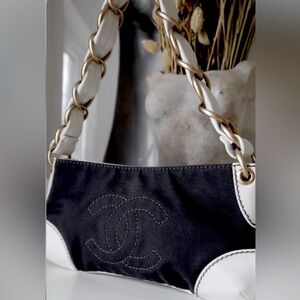 Auth Like NEW RARE CHANEL vintage Shoulder Bag black white chunky Gold chain